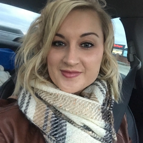 Meet your Posher, Chelsi - Picture 2 of 2